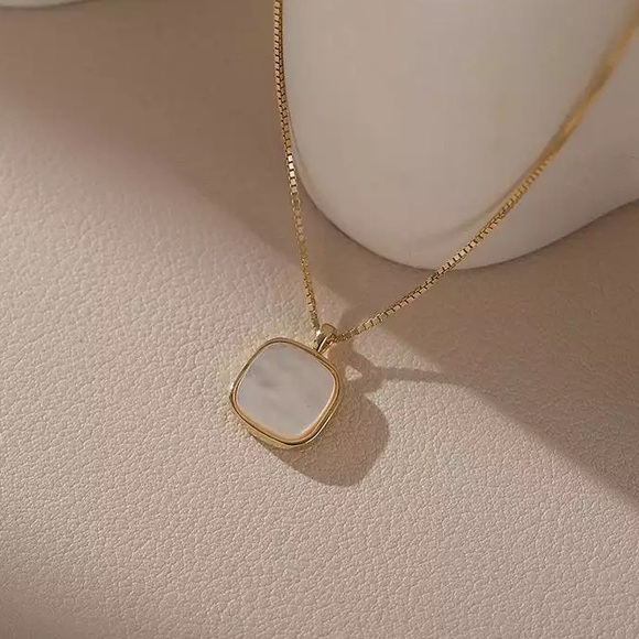 Mother of Pearl vermeil necklace charm gold sterling silver - Picture 1 of 13